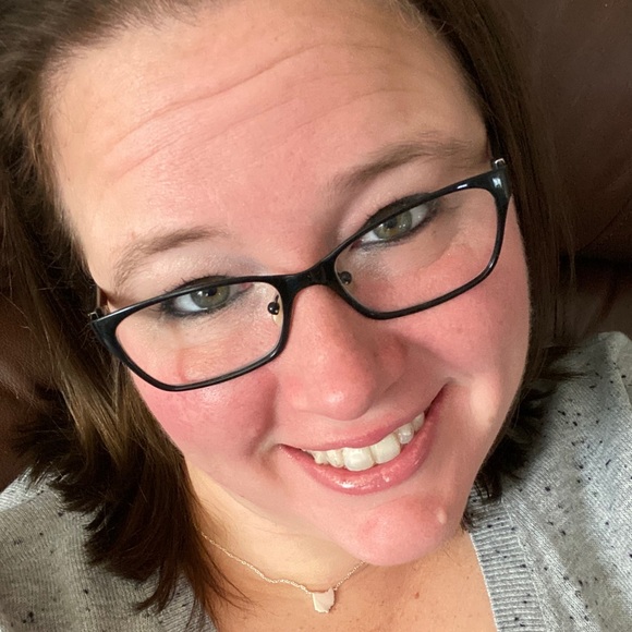 Profile Picture of Amanda Werling (@amandawerling) on Poshmark
