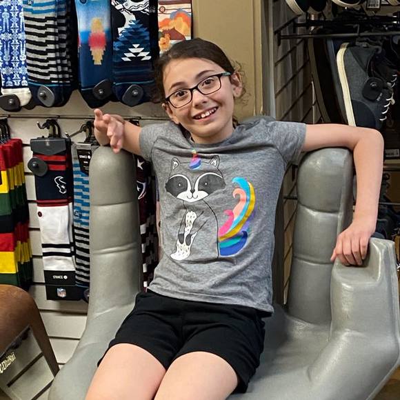 Profile Picture of Lara Carney (@lctazandme) on Poshmark