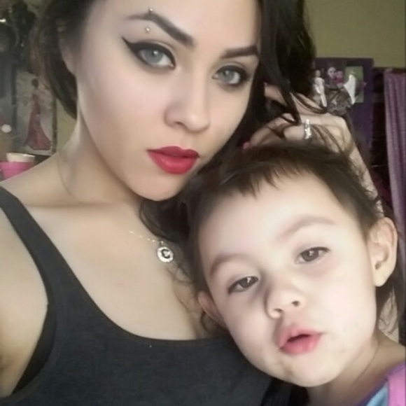 Profile Picture of Crystal Berumen (@crystalberumen) on Poshmark