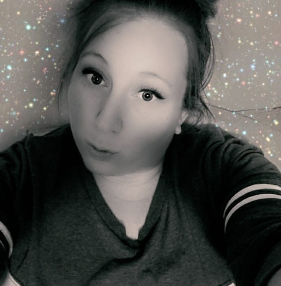 Profile Picture of Lauren Zeiss (@laurenzeiss73) on Poshmark