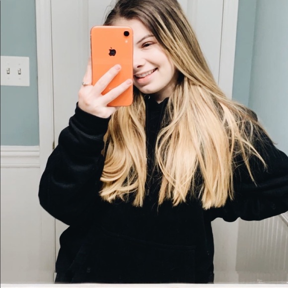 Profile Picture of Avery Vinsack (@xxavery13) on Poshmark