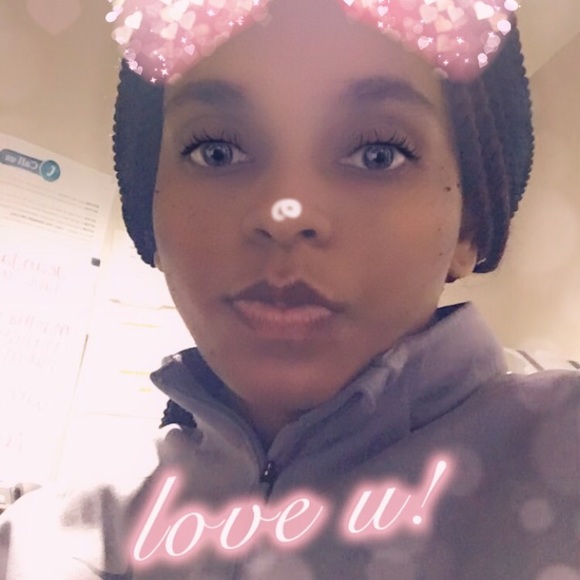 Profile Picture of Caprea Sims (@capsims01) on Poshmark