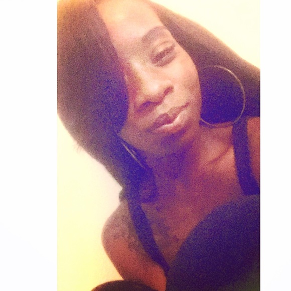 Profile Picture of Tiffanie Adams (@youh8beautyy) on Poshmark