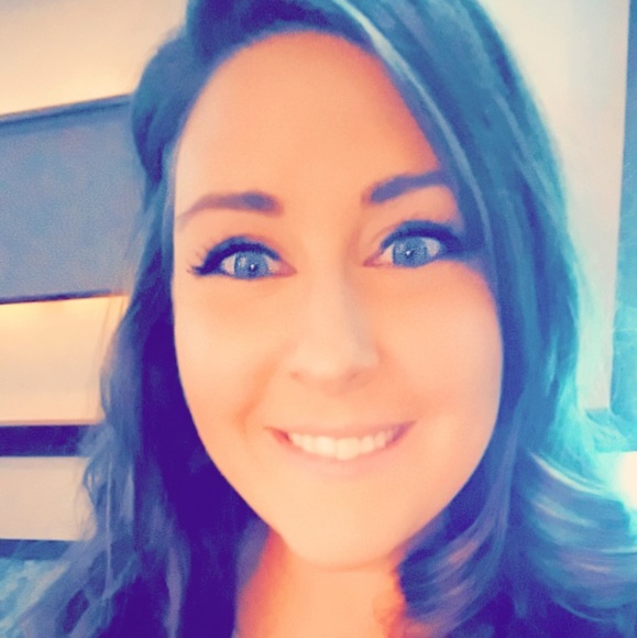 Profile Picture of Emily Fritz (@emilyjane4483) on Poshmark