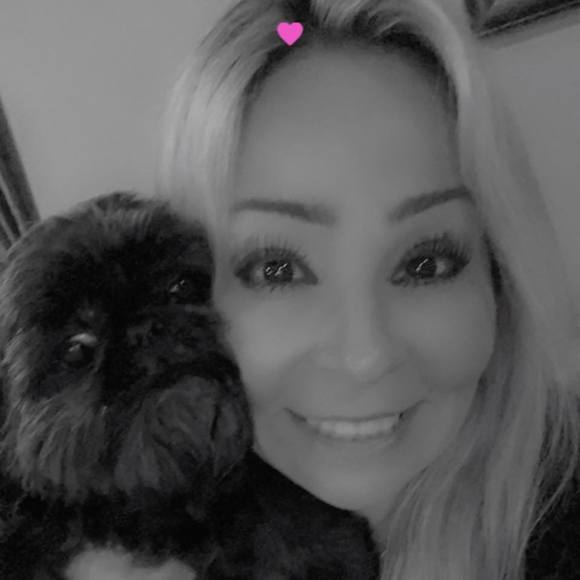 Profile Picture of Lisa Macneil (@lisakmac67) on Poshmark