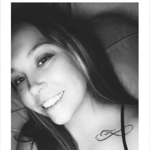 Profile Picture of Amber Staley (@amberstaley12) on Poshmark