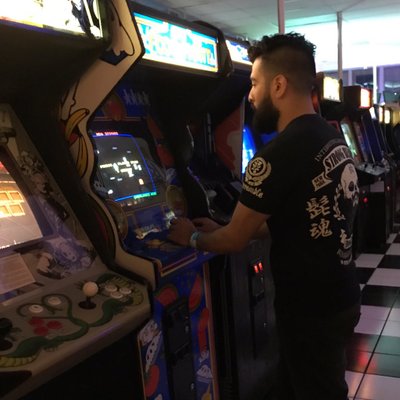Profile Picture of Robbie Valadez (@swiftUndertow) on Twitter