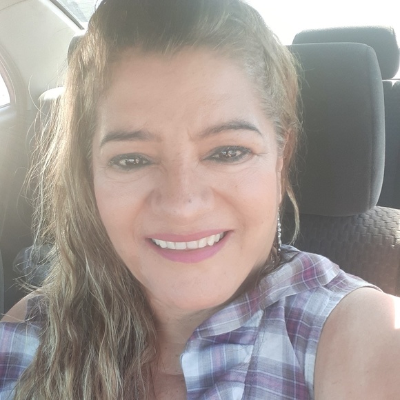 Profile Picture of Paula Cardenas (@paulacardenas09) on Poshmark