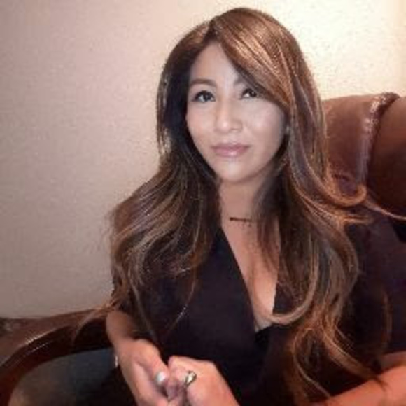 Profile Picture of Davida Acothley (@davidaacothley) on Poshmark