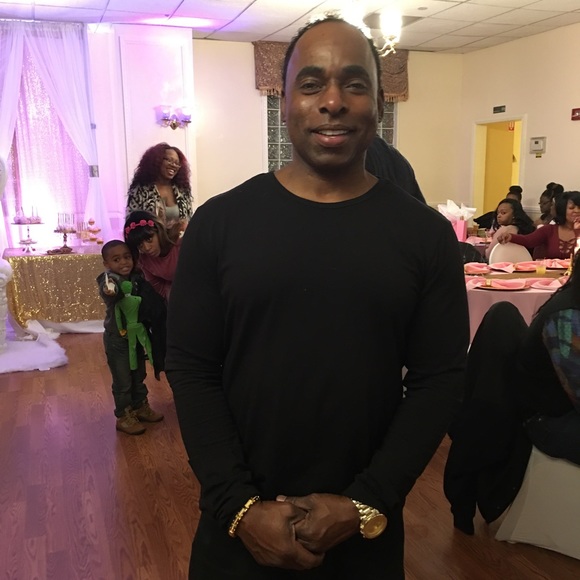 Profile Picture of Dwayne Franklin (@djbabyd2k1) on Poshmark