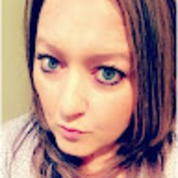 Profile Picture of Noelle Baird (@noellebaird01) on Poshmark