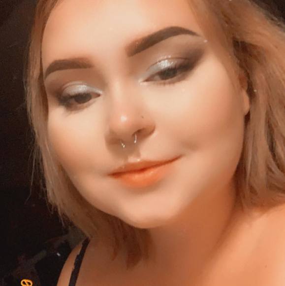 Profile Picture of Kayla Keating (@kaylakeating123) on Poshmark