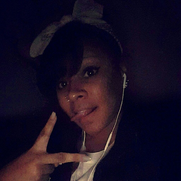 Profile Picture of Sade Joseph (@bunnzbthehoney) on Poshmark