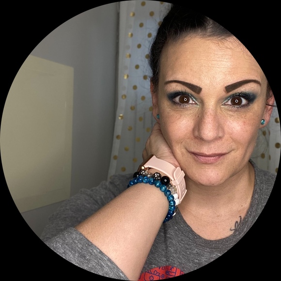 Profile Picture of Merideth Minion (@merriedeath) on Poshmark