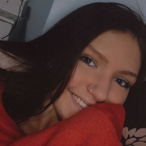Profile Picture of Trinity Nelson (@nelson38119) on Poshmark