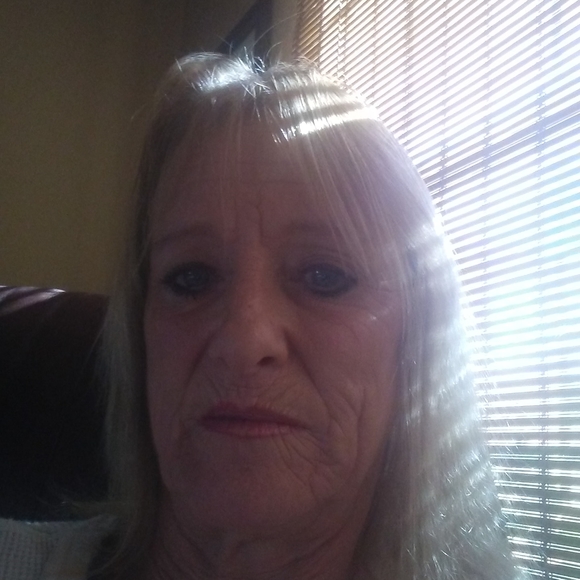 Profile Picture of Debbera Shinn (@debberashinn) on Poshmark