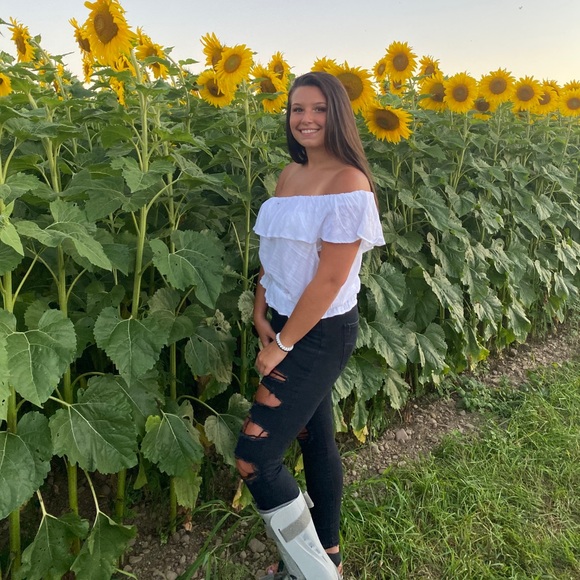 Profile Picture of Kylee Decarr (@kdecarr1613) on Poshmark