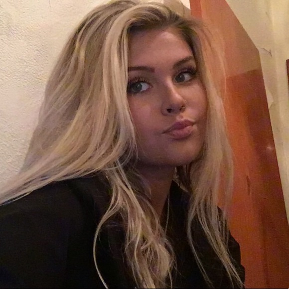 Profile Picture of Jerah Jorinscay (@jerahnicole) on Poshmark