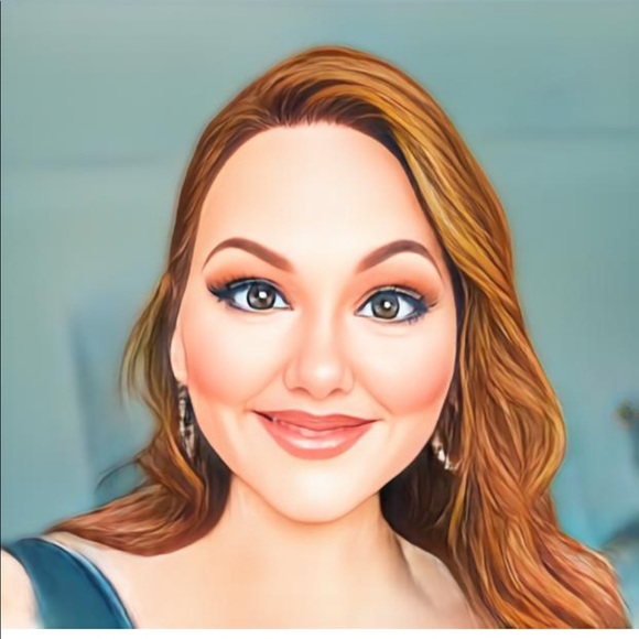 Profile Picture of Gretel Aschenbrenner (@grettie123) on Poshmark