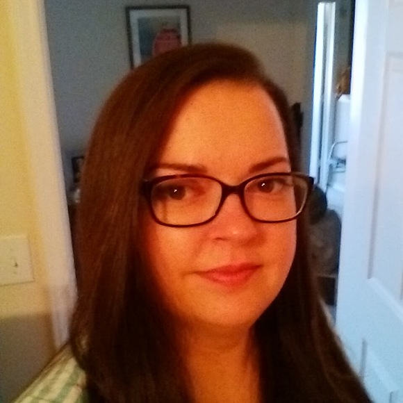 Profile Picture of Ariana Nethers (@ariananethers) on Poshmark