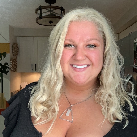 Profile Picture of Dani Brown (@singerlyemt) on Poshmark