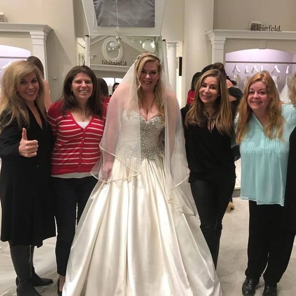 Profile Picture of Laurie Moscony (@lauriemoscony) on Poshmark