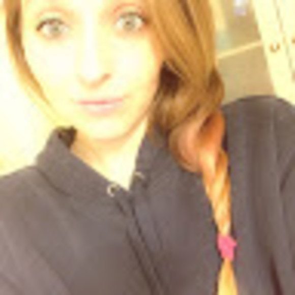 Ashlee Sitkiewicz - Poshmark Profile Picture of Ashlee Sitkiewicz (@asitkiewicz) on Poshmark