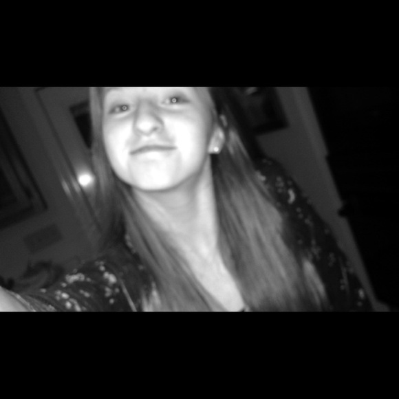 Profile Picture of Cj Patker (@carolyn_413) on Poshmark