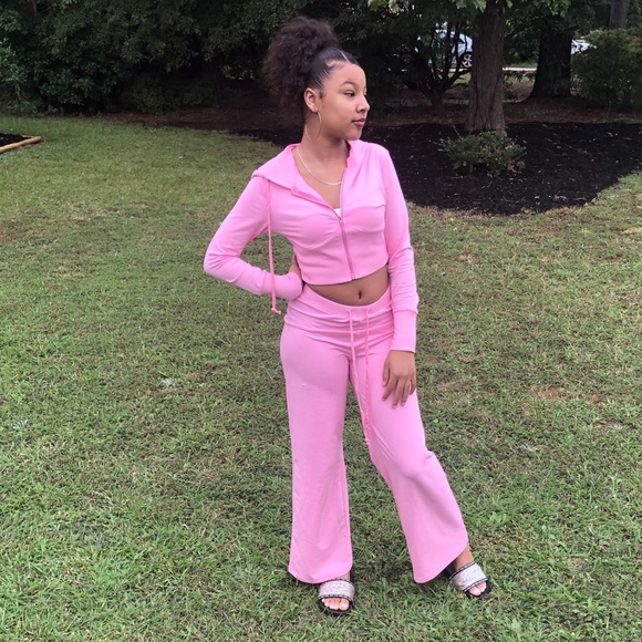 Profile Picture of Alexa Carter (@lexa_c) on Poshmark