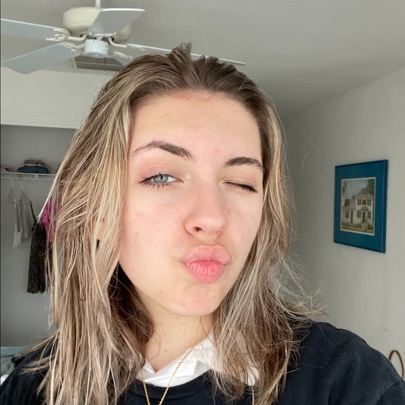 Profile Picture of Riley Sottile (@riley_sottile) on Poshmark