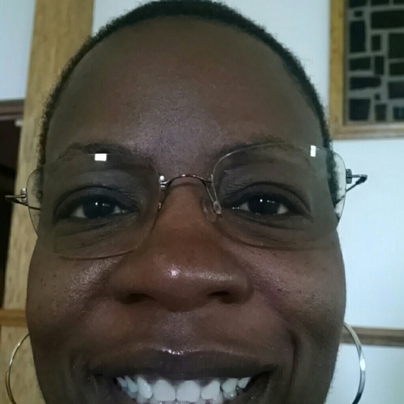 Profile Picture of Chenelle Wright (@massage44) on Poshmark