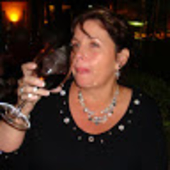 Profile Picture of Lori Cline (@loricline226) on Poshmark