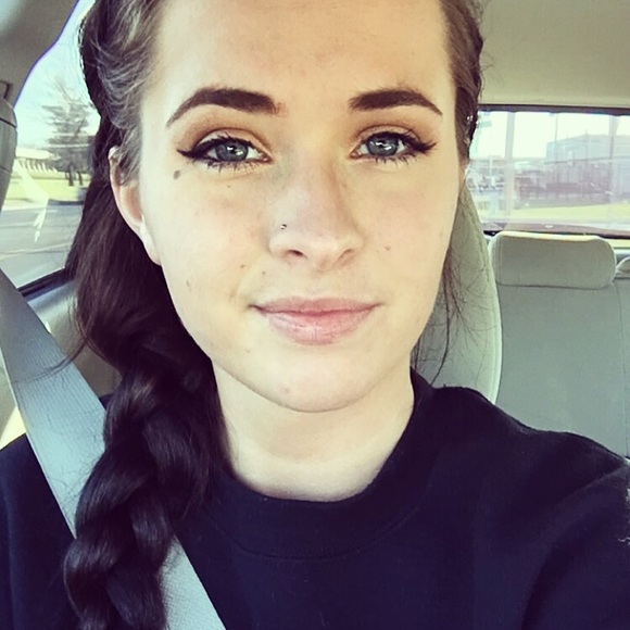 Profile Picture of Mary Doebler (@maryburnsy) on Poshmark