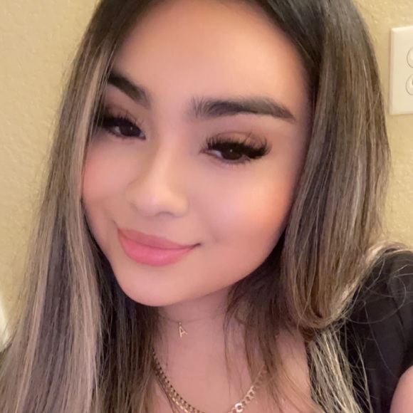 Profile Picture of Azalea Rodriguez (@azalearodrig473) on Poshmark