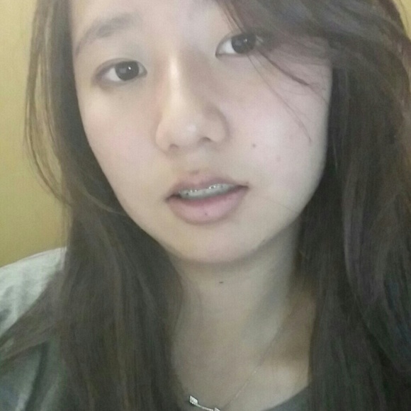 Profile Picture of Yoon Choi (@yooniechoi34) on Poshmark