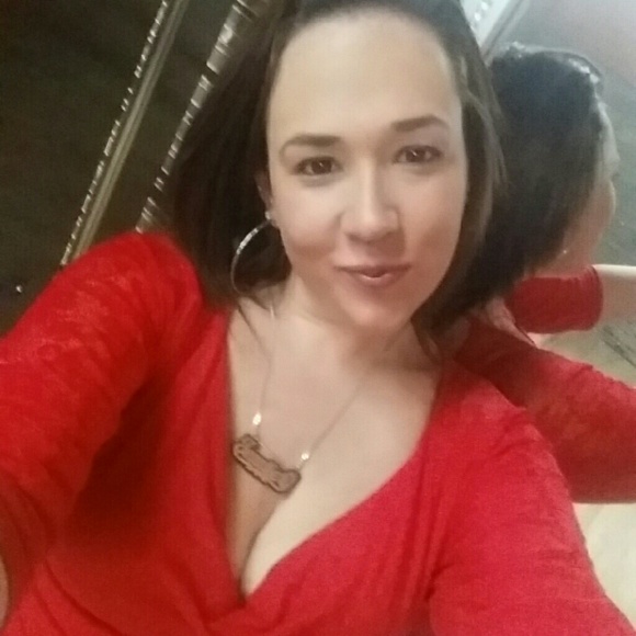 Profile Picture of Jennifer Mertus (@jmmdolphin91) on Poshmark