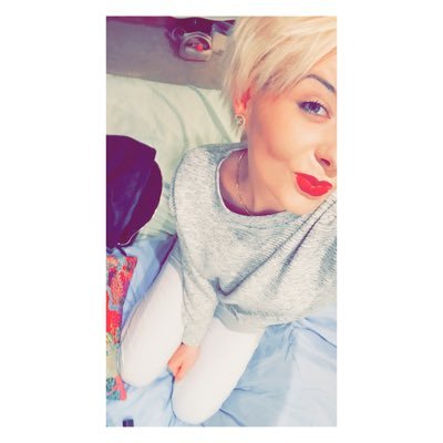 Profile Picture of Lottie Grace James (@LottoGrace1996) on Twitter