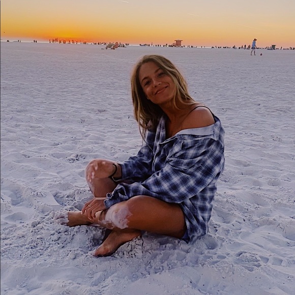 Profile Picture of Ally Sidloski (@allysidloski) on Poshmark