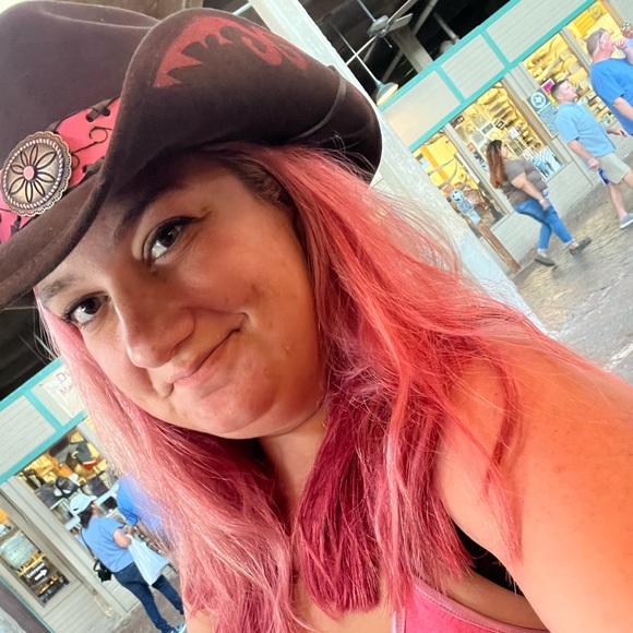 Profile Picture of Jessica Macerelli (@jesssicamac) on Poshmark