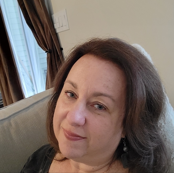 Profile Picture of Tracy Tompkins (@tracylynn6369) on Poshmark