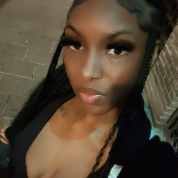 Profile Picture of Kennajah Truitt (@inieaha17) on Poshmark