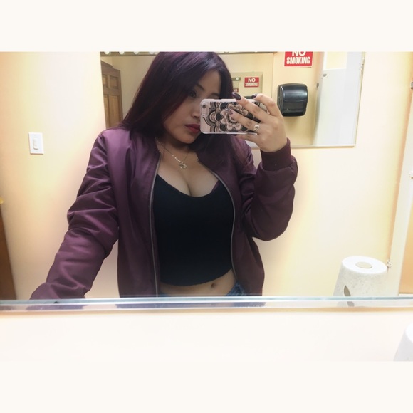 Profile Picture of Janet Zarate (@janetzarate26) on Poshmark