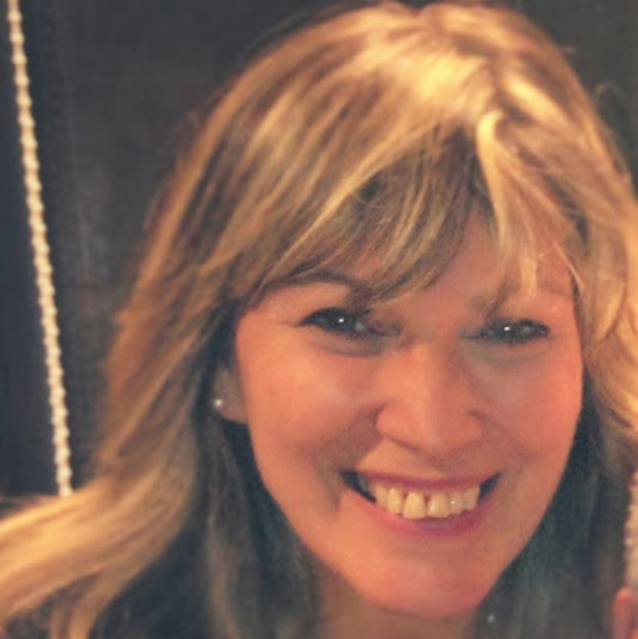 Profile Picture of Danielle Bohnik (@daniellebohnik) on Poshmark