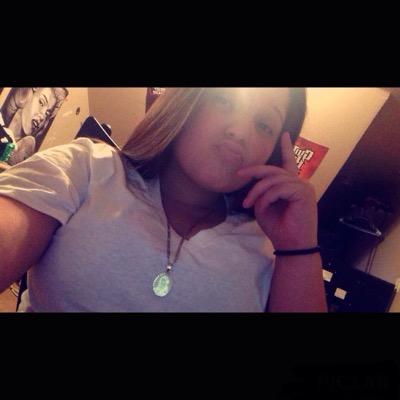 Profile Picture of Julia arambula (@3lmos_world) on Twitter