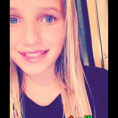 Profile Picture of Hollie Rose Chalmers (@45Hollie) on Twitter
