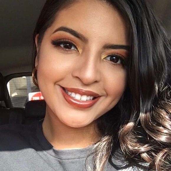 Profile Picture of Daniela Trujillo (@danctrujillo) on Poshmark