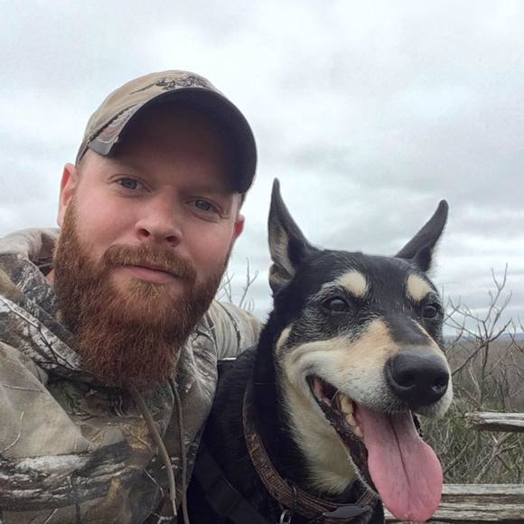 Profile Picture of Chris Skelton (@chrisskelton) on Poshmark