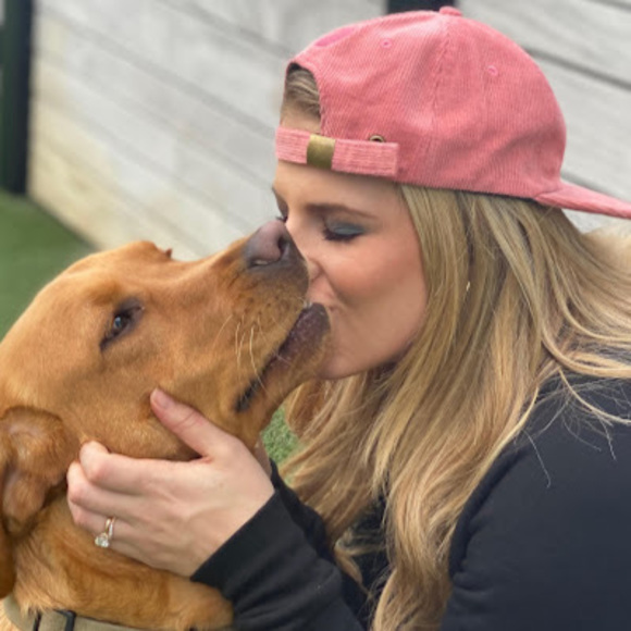 Caley Chelios - Poshmark Profile Picture of Caley Chelios (@caley_chelios) on Poshmark