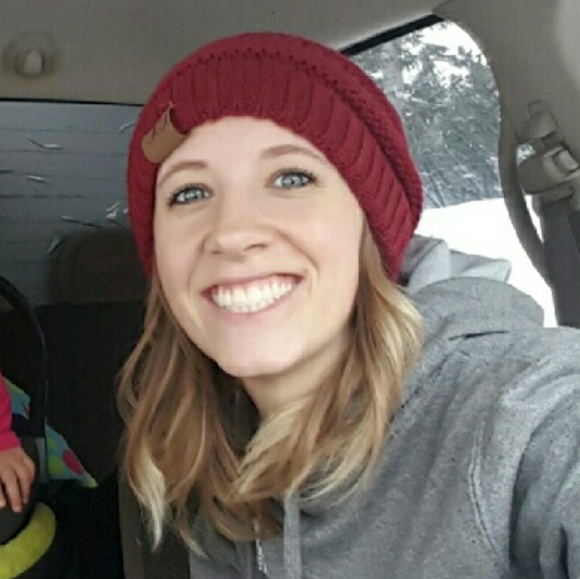 Profile Picture of Hannah Toolanen (@htoolanen) on Poshmark