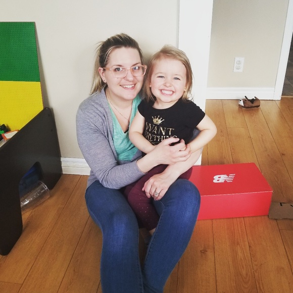 Profile Picture of Deanna Petrie (@deannampetrie) on Poshmark